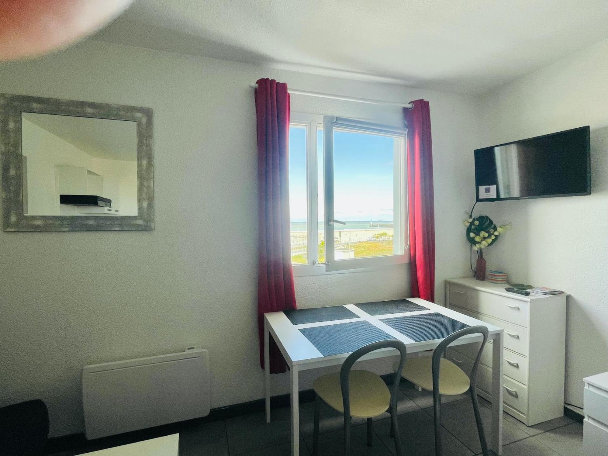 Au Rythme Des Ferrys Apartment Calais Luaran gambar